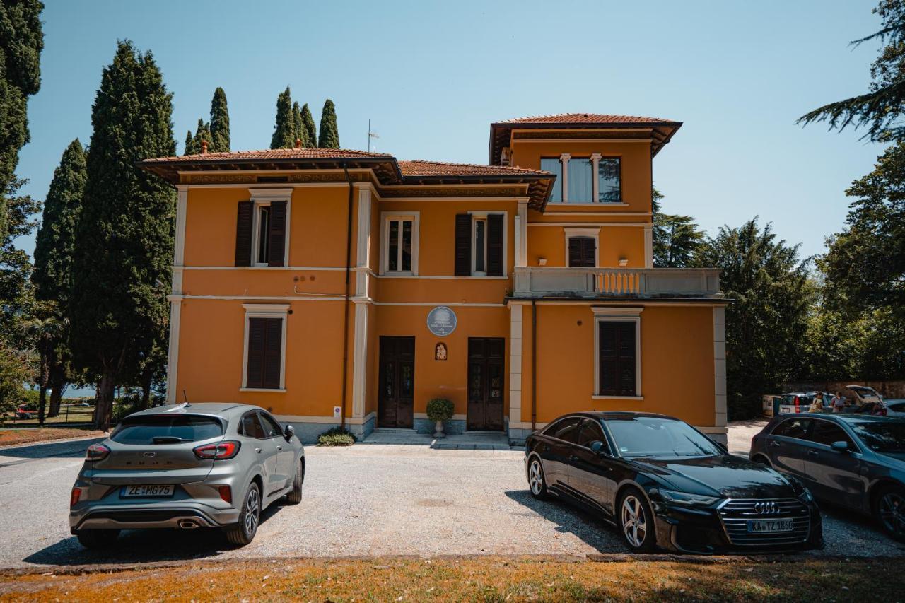 Villa Mimosa Au Lac - Estella Hotels Italia توسكولانو ماديرنو المظهر الخارجي الصورة