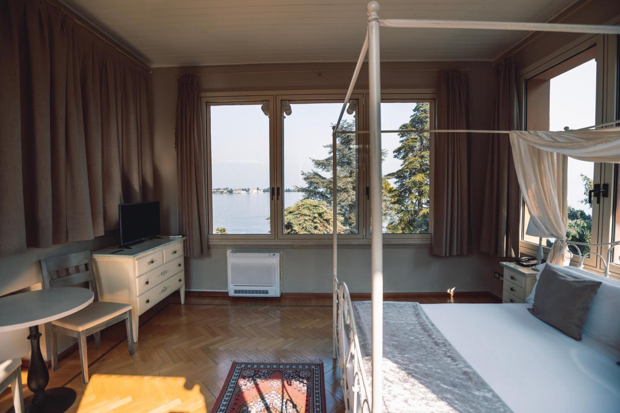 Villa Mimosa Au Lac - Estella Hotels Italia توسكولانو ماديرنو المظهر الخارجي الصورة